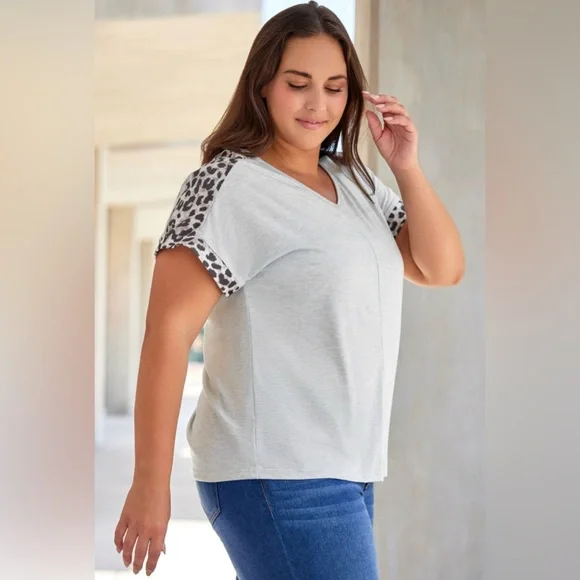 Plus Size Leopard Splicing V Neck Short Sleeve Top - Picture 3 of 5